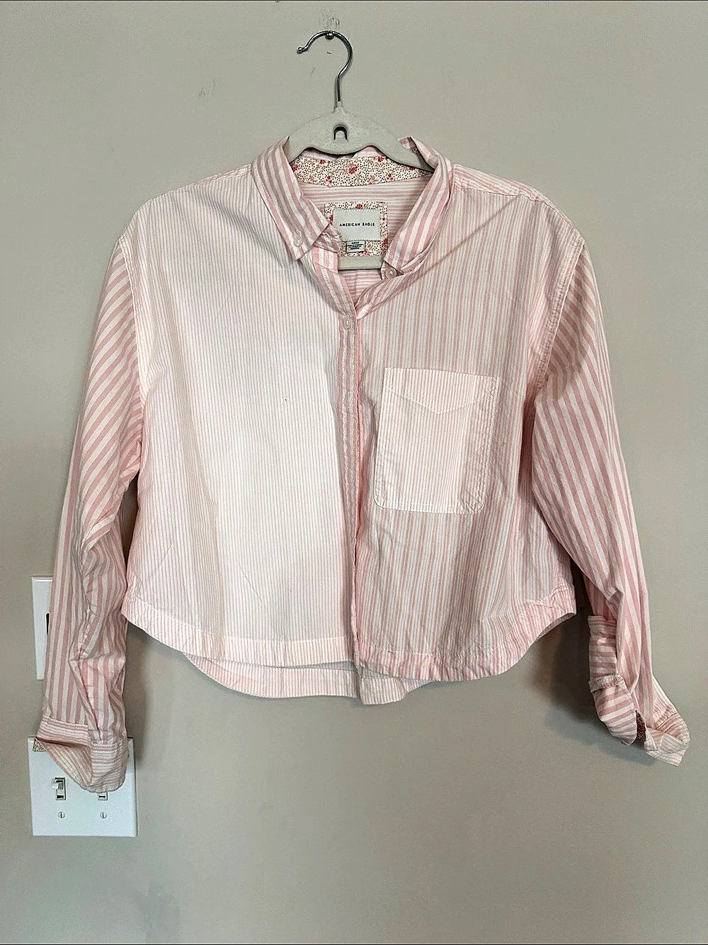 American Eagle Striped Cropped Button Down in Pink & White Size Small